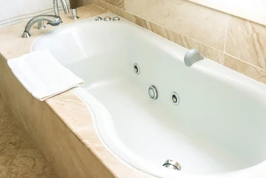 La profondeur de la baignoire